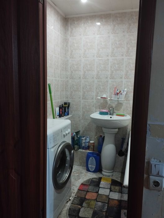 Продам 3 комнатную улучшенную в ЦЕНТРЕ.