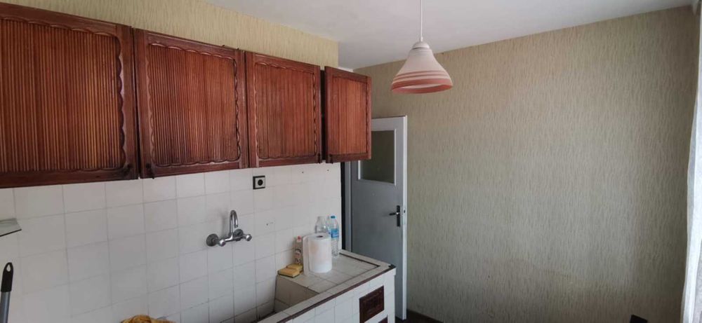 Продавам двустаен апартамент в кв. Три Чучура-Юг