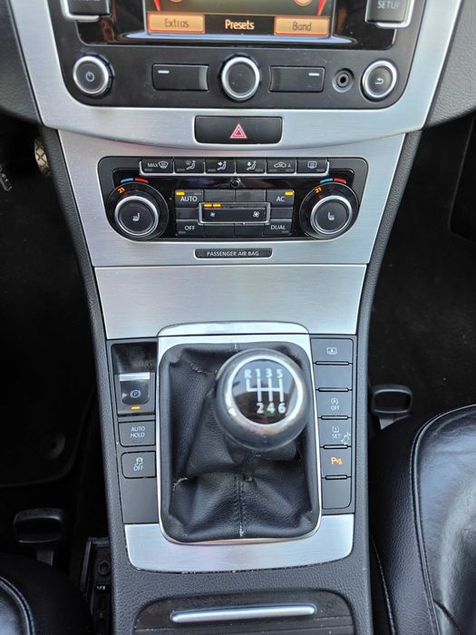 Volkswagen Passat B7 2.0 TDI 140 CP BlueMotion