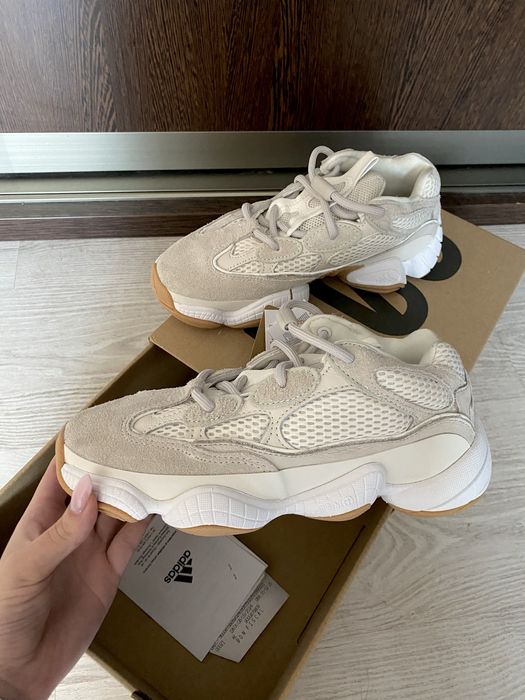 Adidasi yeezy 500