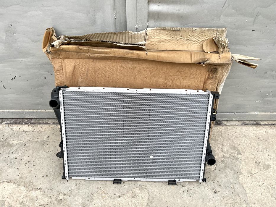 Радиатор охлаждения на BMW E38 E39 БМВ Е38 Е39