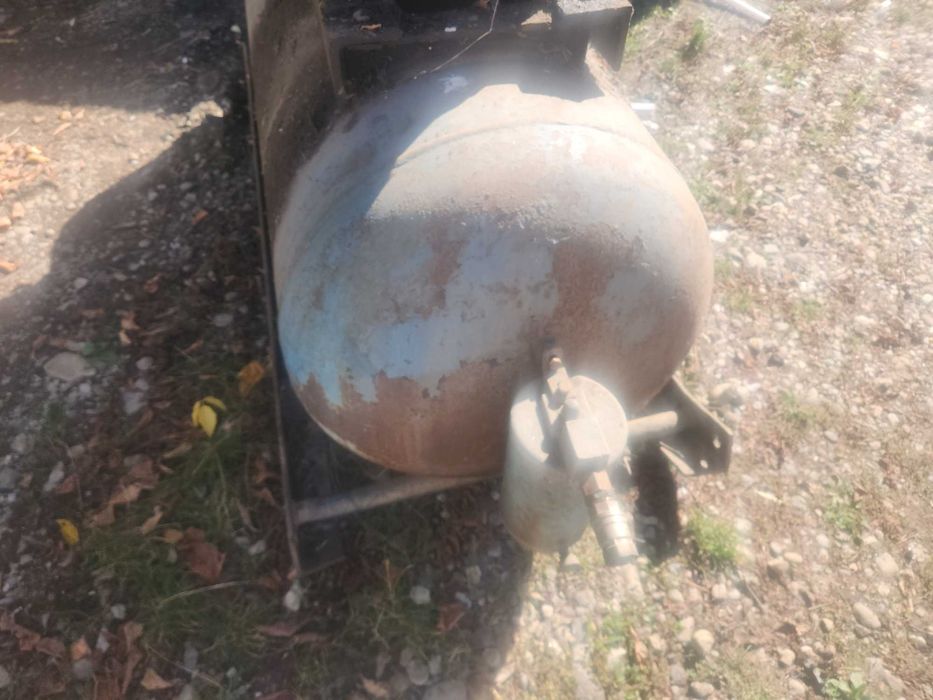 Vand compresor 3 pistoane capacitate 500 l functionabil.