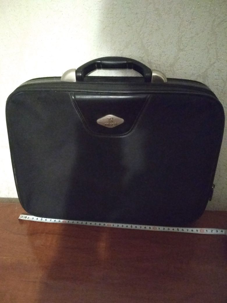 Портфель, сумка - саквояж, чемоданы в коже