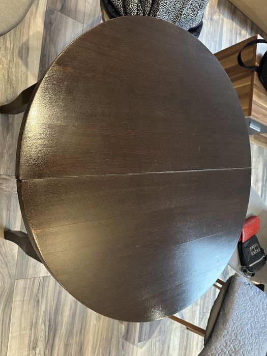 Продавам кръгла разтегателна маса