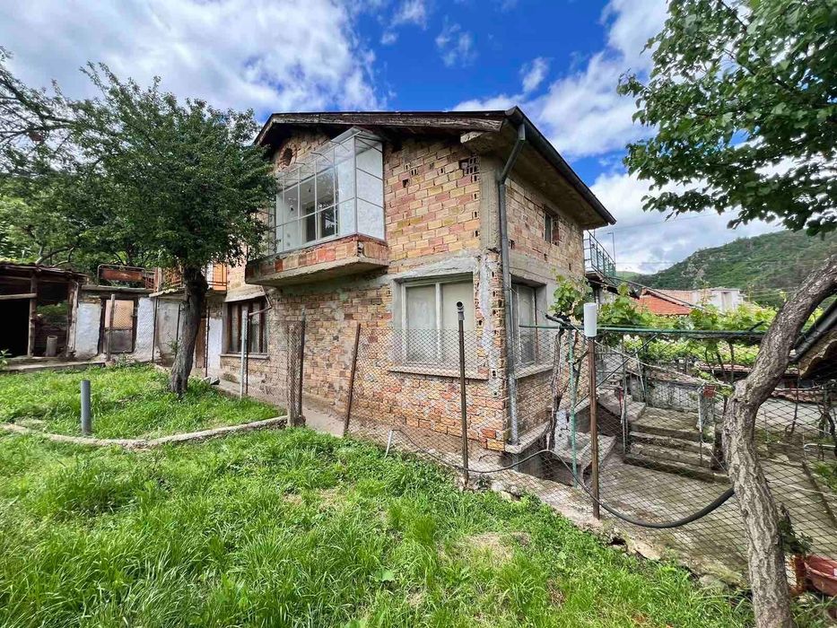 Монолитна къща в с.Енина