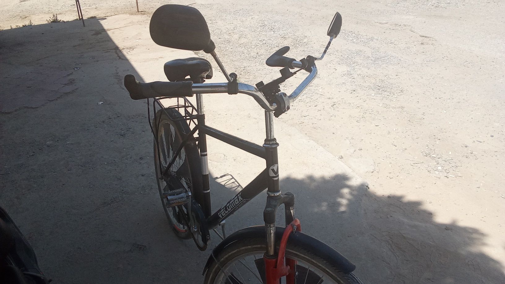 Velosiped Sotiladi . Aybi yoʻq , pakrushkalari xali yangi .