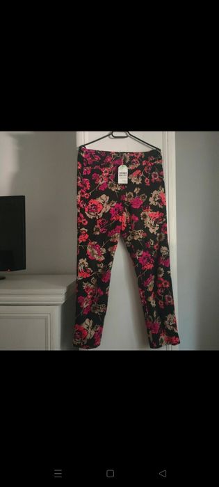 Pantaloni inflorati trei sferturi M