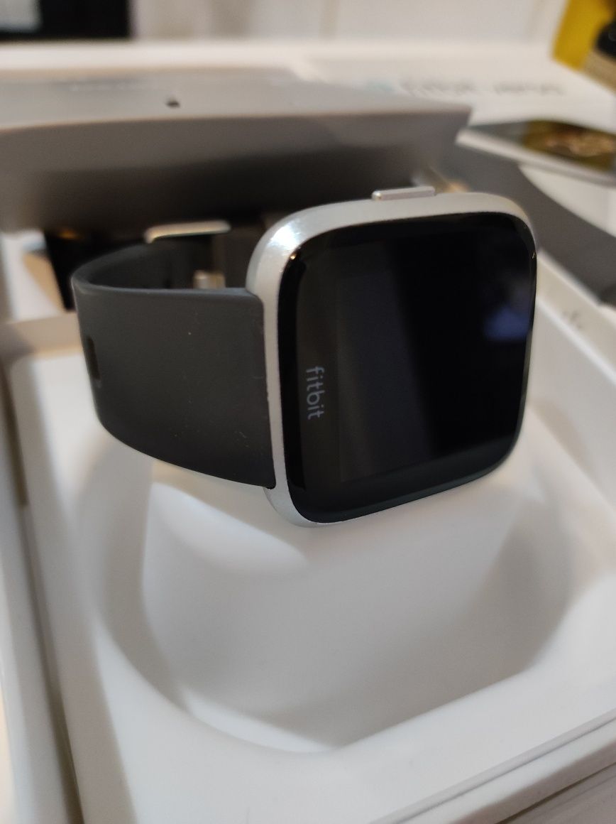 Fitbit Versa Lite Edition Full Box