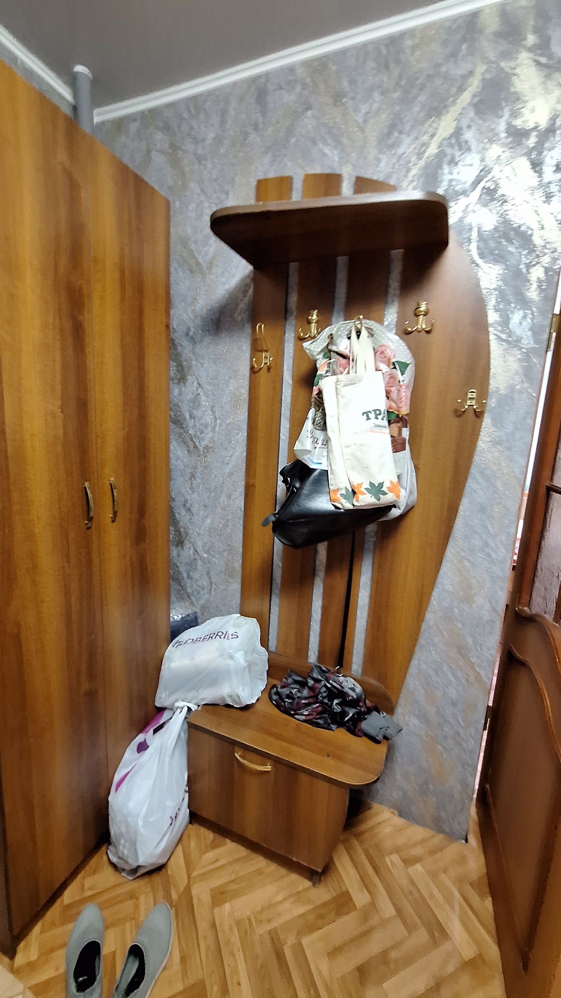 Продам прихожую угол меняется