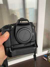Camera body: Canon 7D + Battery Grip