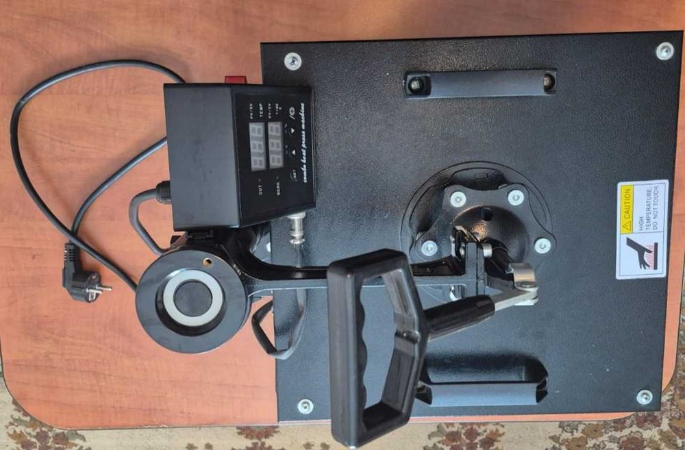 Presă termică multifuncţională pentru tricouri, căni şi şepci