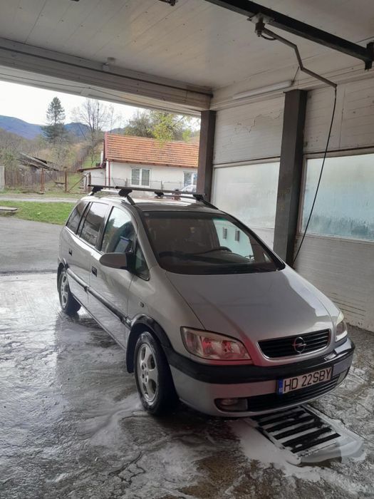 Vând Opel Zafira a
