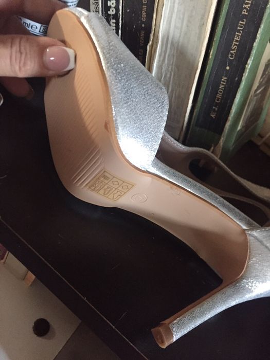 Sandale argintii noi nr 37