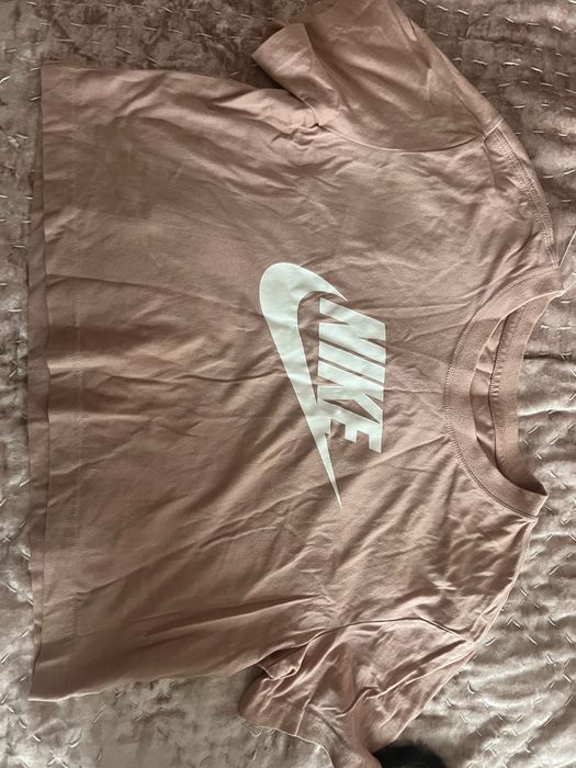 розова тениска на найк