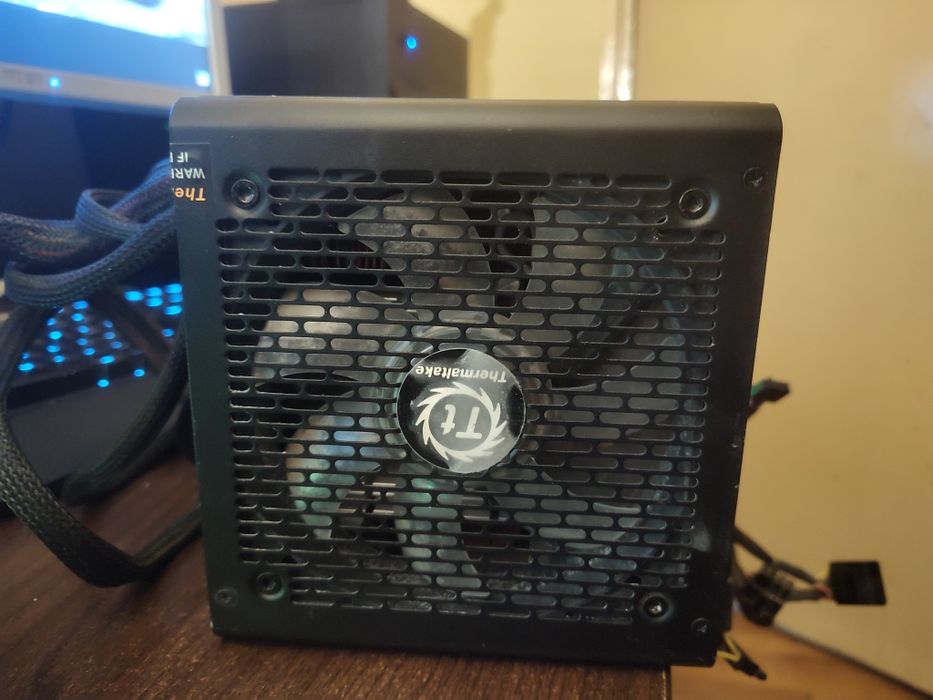 Sursa Thermaltake 700w cu RGB