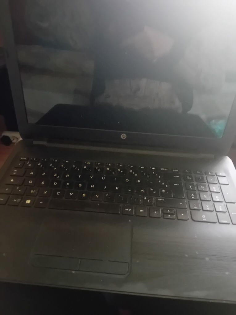 Vând laptop HP seria 15