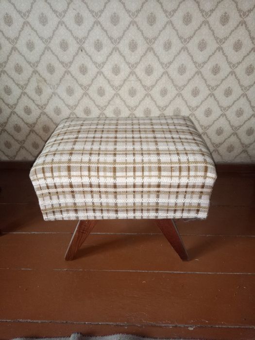 3бр. ретро тапицирани табуретки