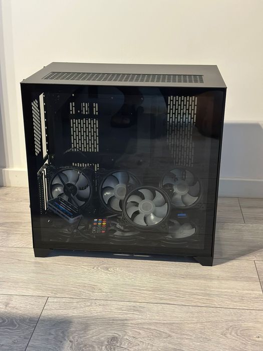 Carcasa PC gaming 7 ventilatoare, controller, telecomanda gpu vertical
