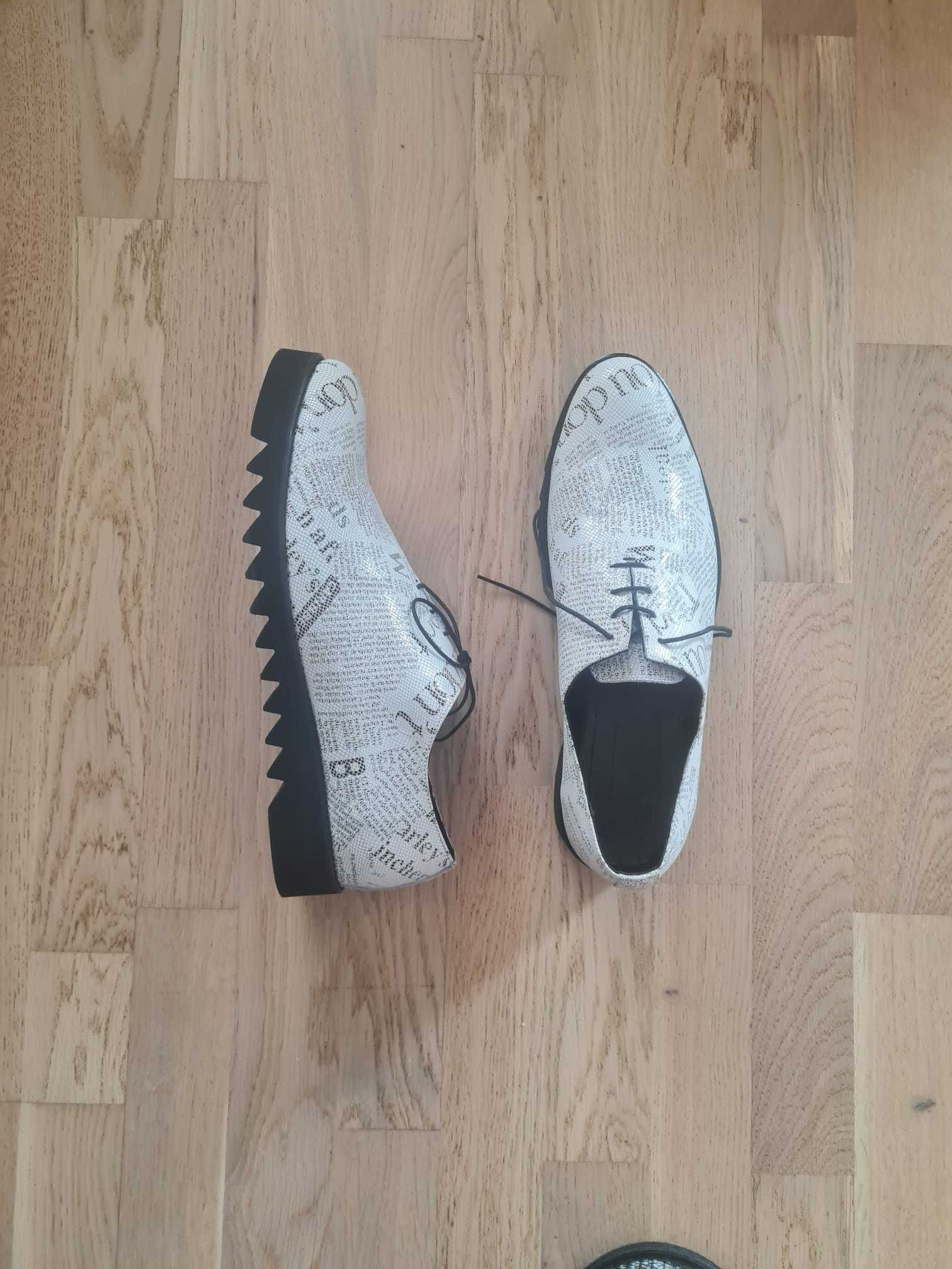 Vand pantofi moderni