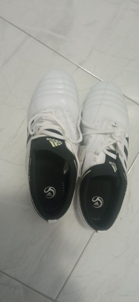 Нови футболни бутонки Adidas