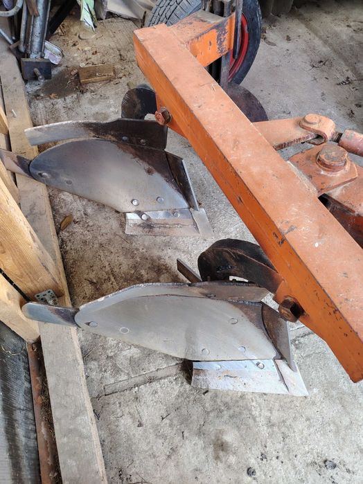 Vând plug cu 2 brazde stare excelentă