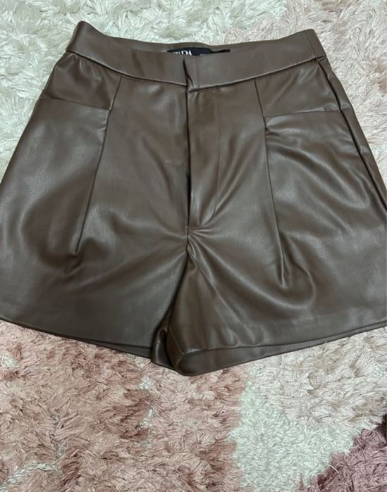 Pantaloni scurti Zara