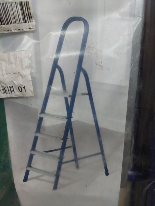 Стремянка стальная, оцинкованная.