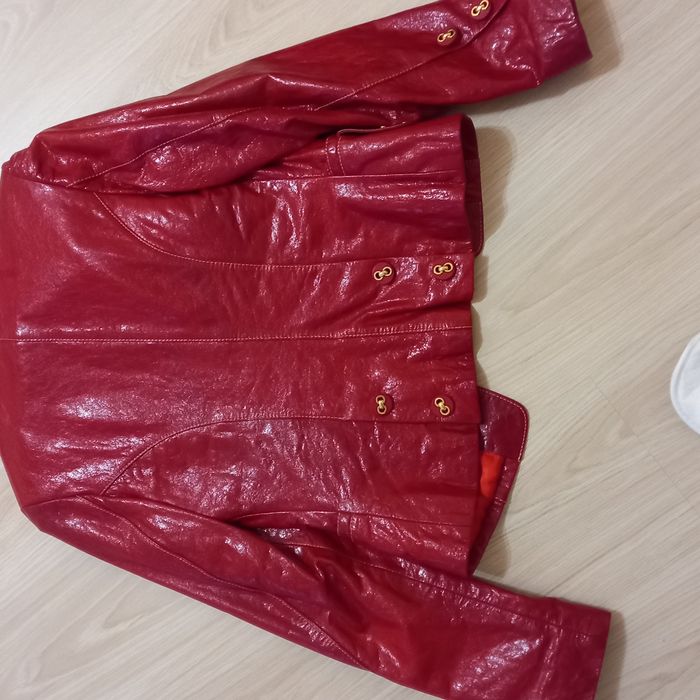 НОВО оригинално дамско яке GUESS