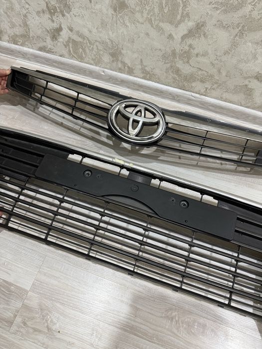 Решетка бампера Toyota Camry 55