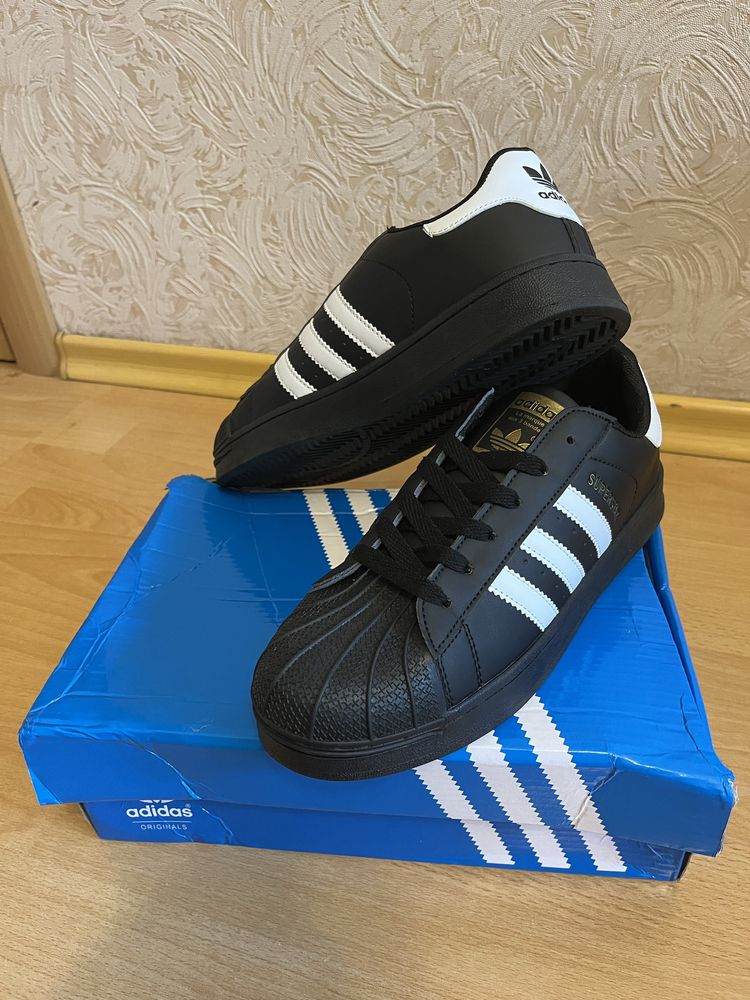 adidas superstar black