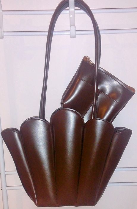 Дамска чанта с портмоне в шоколадово кафяв цвят