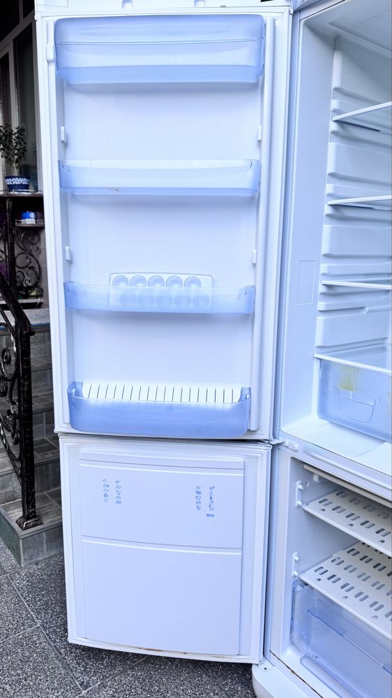 Холодильник “INDESIT”