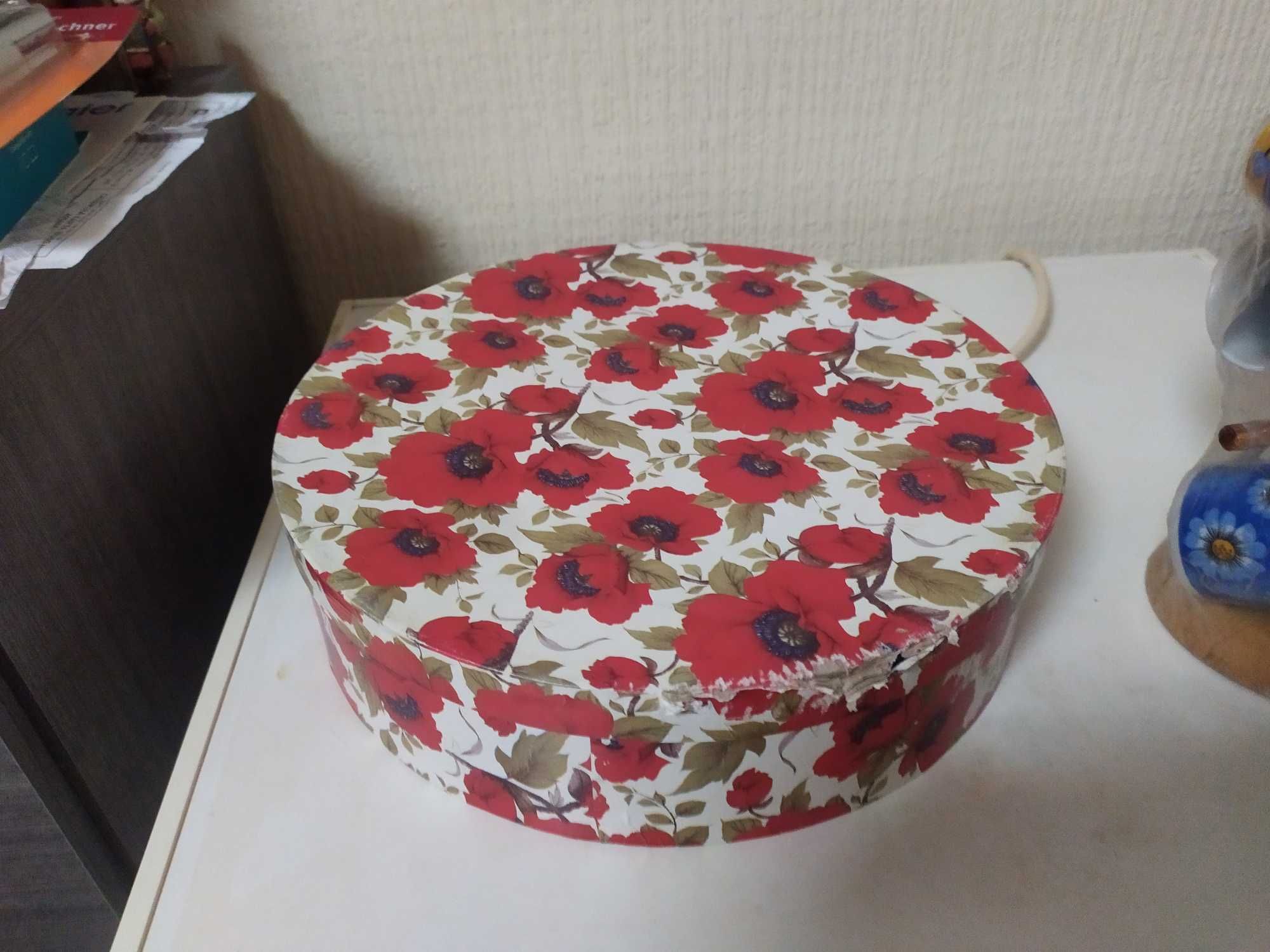 Продавам 2 сервиза за кафе.