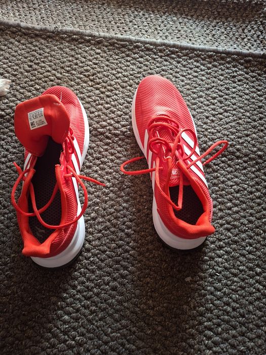 Adidasi  adidas.
