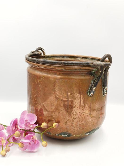 Голямо холандско медно котле, ръчно изковано с дръжка от ковано желязо