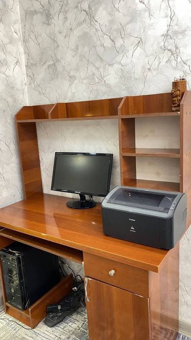 Kompyuter stol sotiladi