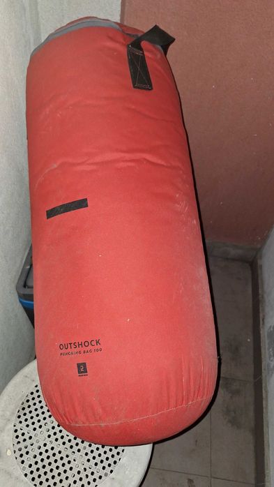 Боксова круша и ръкавици