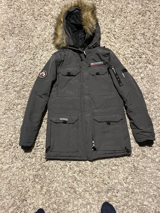 Vand geaca in conditi bune