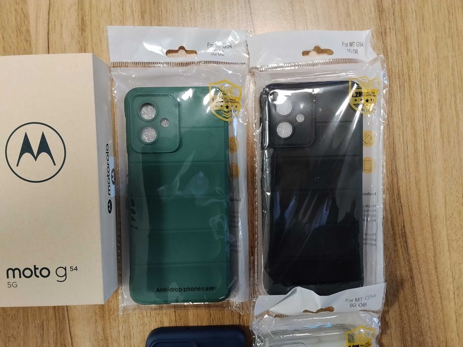 Motorola g54 5G, 128 GB, 6 GB RAM, 120 Hz с много аксесоари