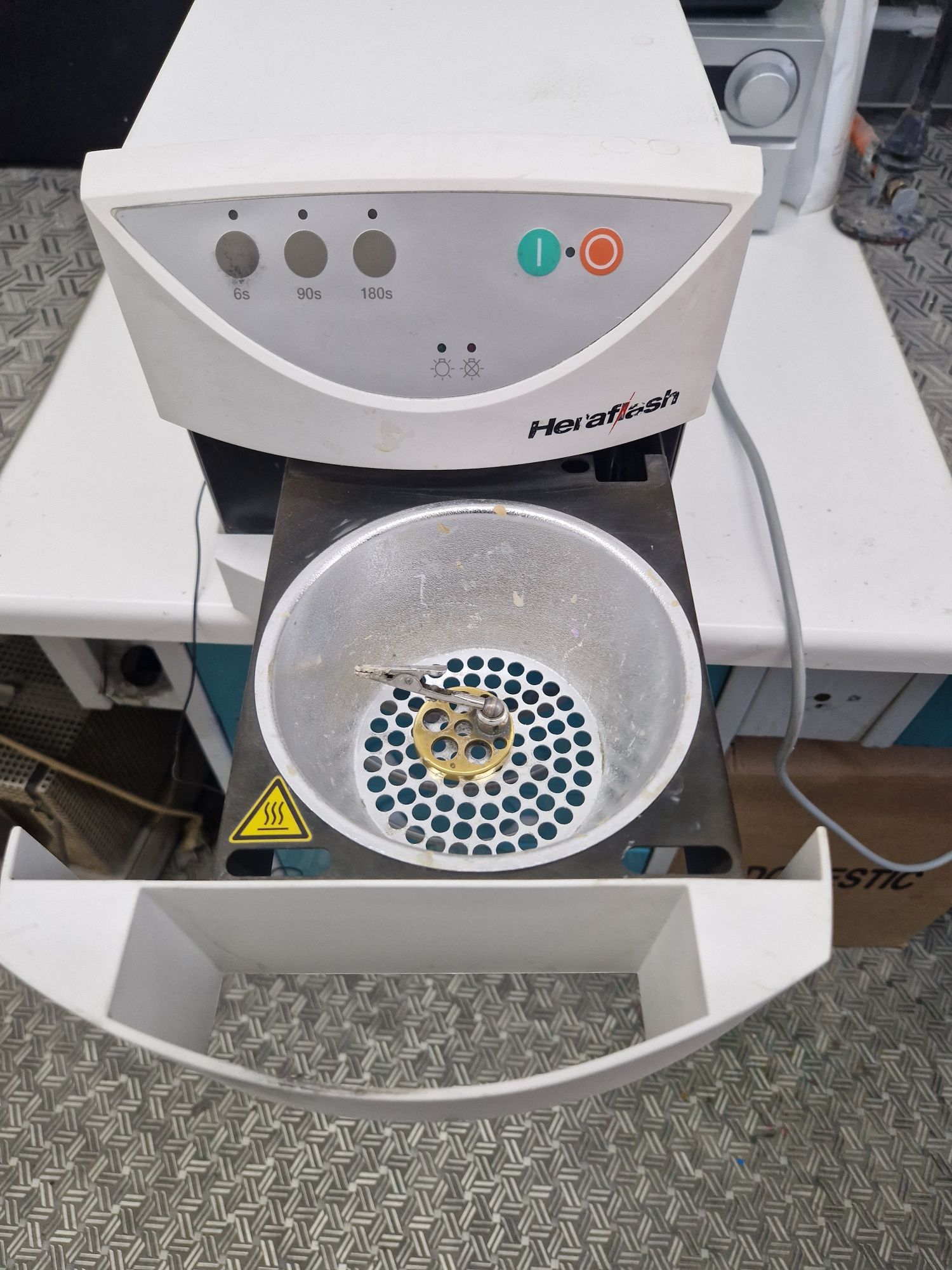 Cuptor fotopolimerizare Heraflash Kulzer Tehnica Dentara