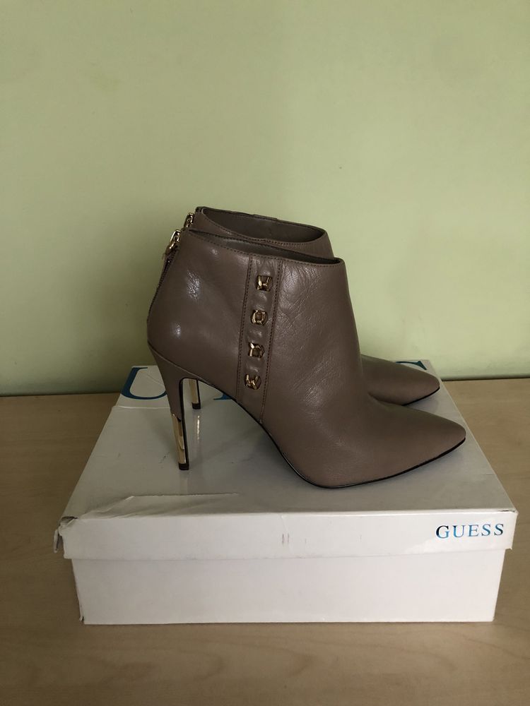 Чисто нови кожени боти GUESS