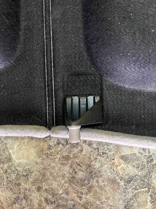 Оригинална кора на багажник VW Caddy 2K