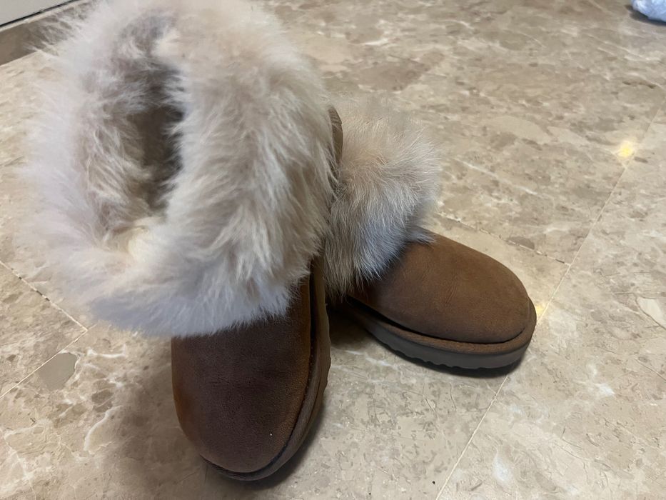 Ghete UGG noi cu blăniță naturală