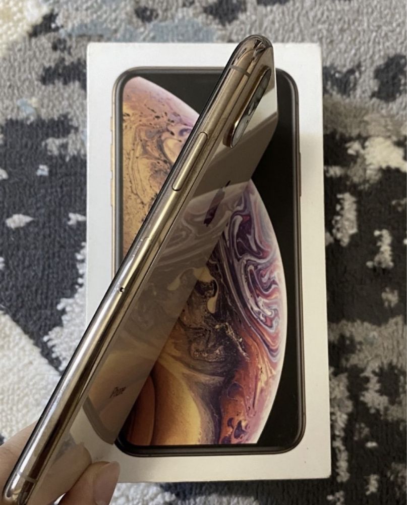 Продам iPhone XS в отличном состоянии