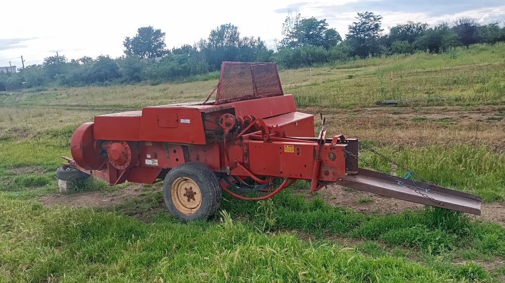 Vând presa balot patrat
