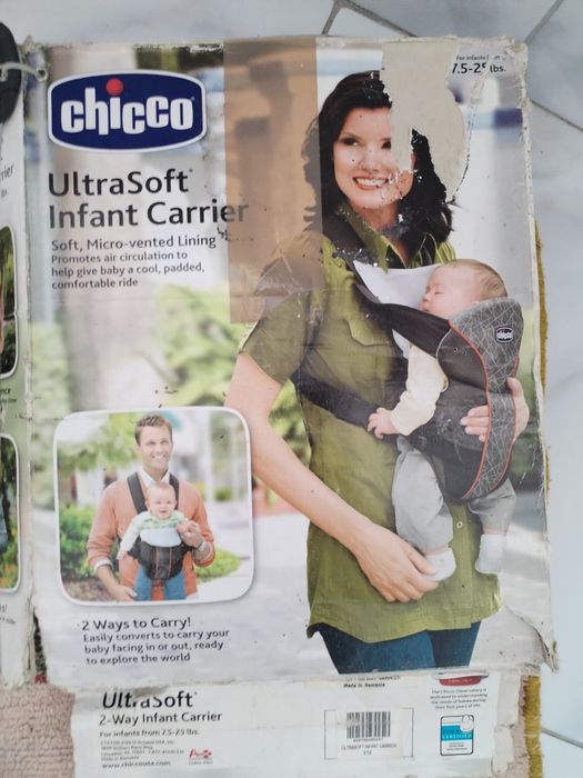 Vând marsupii Chicco