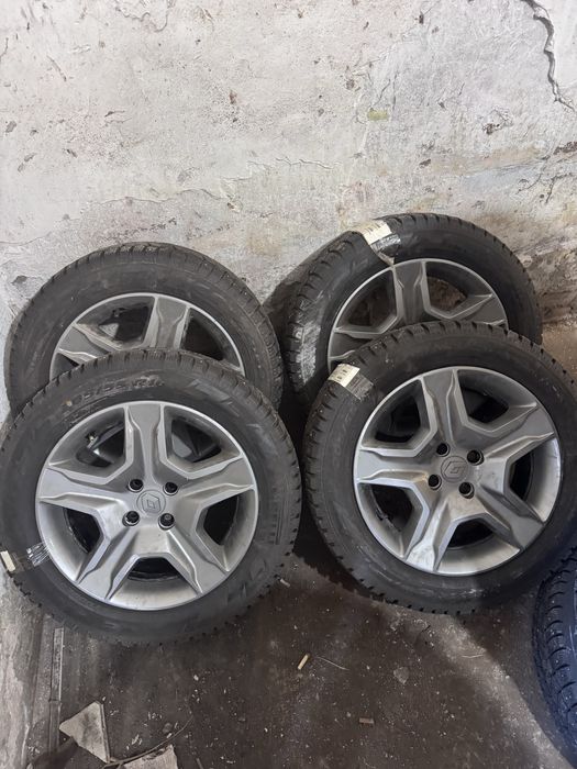 Диск с шинами  Дастер  р16