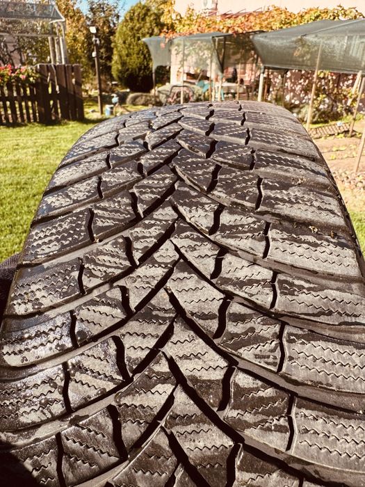 продавам джанти за Мерцедес със зимни гуми