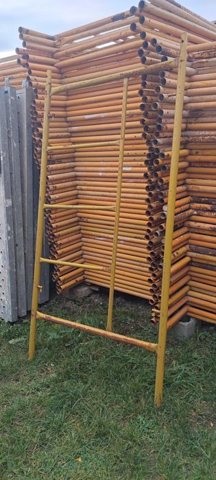 Schela,popi metálici si panouri model Spania