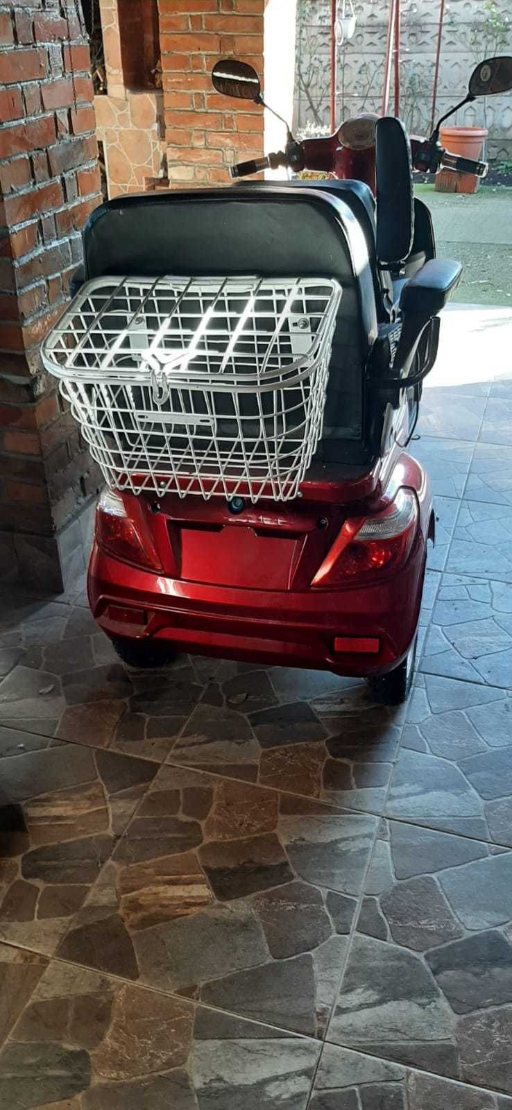 Moped electric cu 3 roti marca YADEA
